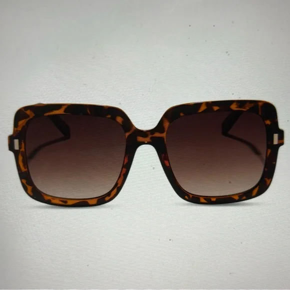 Diff Eyewear Tortoise Shell Square Sunglasses - Picture 2 of 8